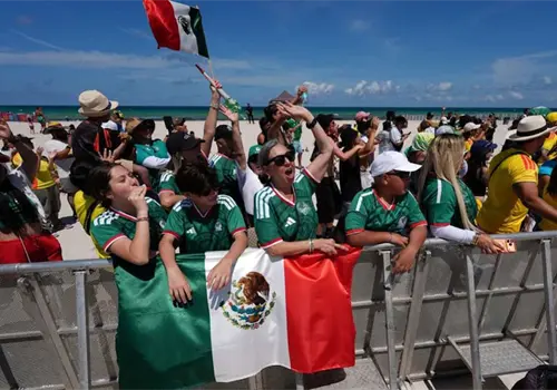Mexicanos en EE. UU. celebran triunfo del Tri Mexicanos en EE. UU. celebran triunfo del Tri