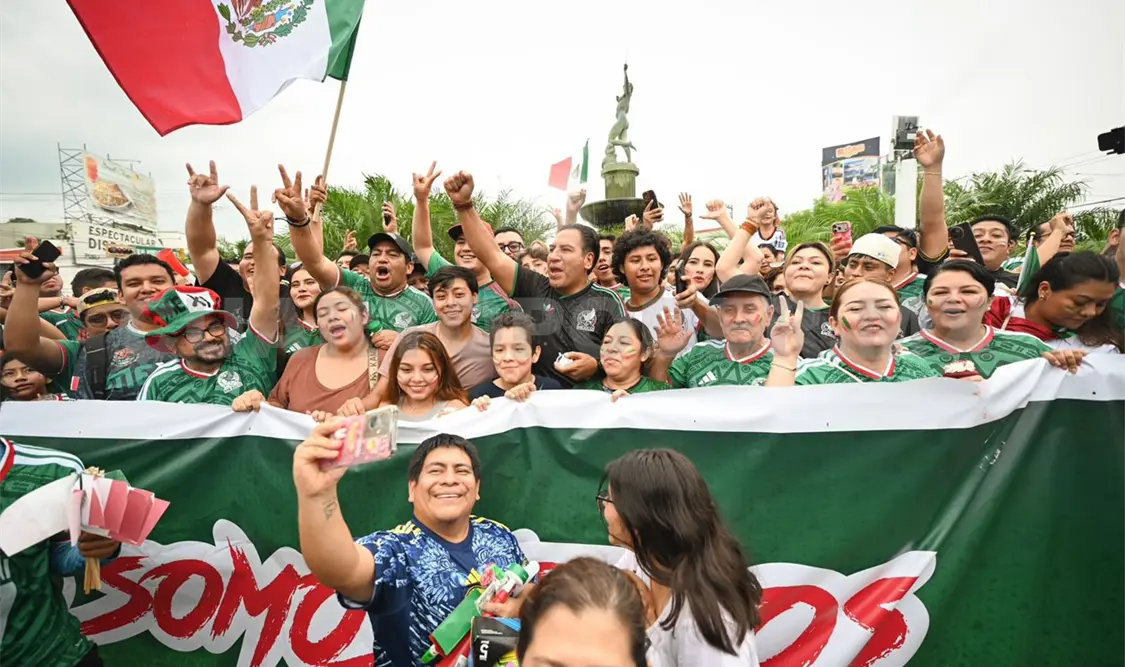 Festeja Eduardo Ramírez con la afición chiapaneca
