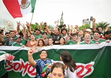Festeja Eduardo Ram&iacute;rez con la afici&oacute;n chiapaneca