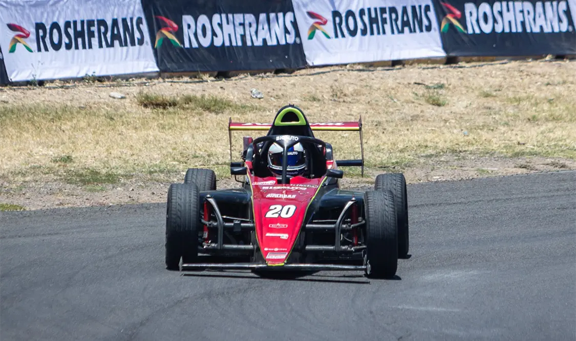 Javier Girón se mantiene como líder de la F5 Pro 1, con 270 puntos, en la Súper Copa Roshfrans. Cortesía