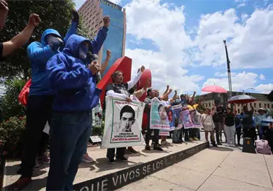 Normalistas bloquean autopista Normalistas bloquean autopista