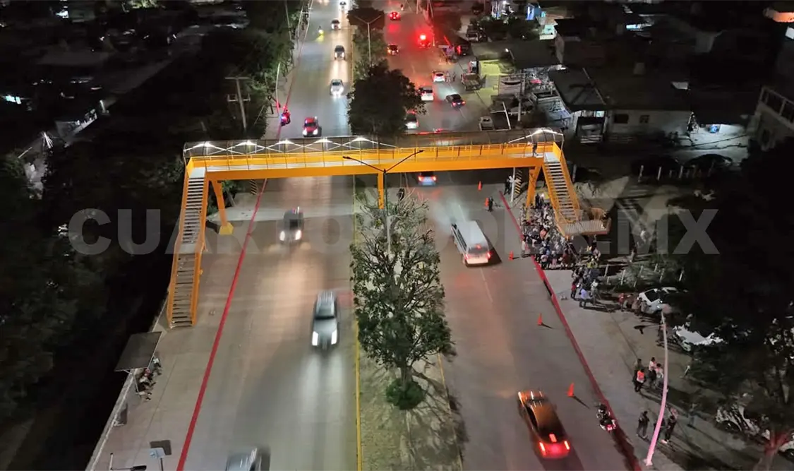 Entregan puente peatonal en libramiento Sur