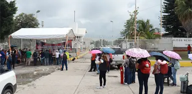 Secci&oacute;n 7 libera la planta de Pemex