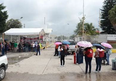 Secci&oacute;n 7 libera la planta de Pemex