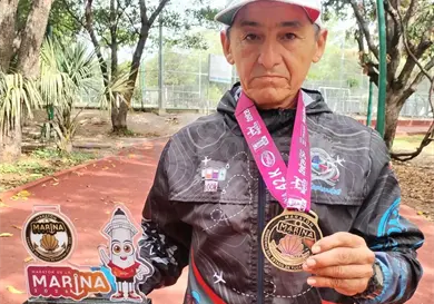 Óscar de los Santos sube al podio en Mérida Óscar de los Santos sube al podio en Mérida