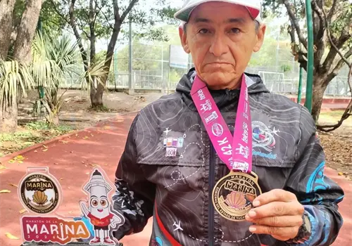 &Oacute;scar de los Santos sube al podio en M&eacute;rida