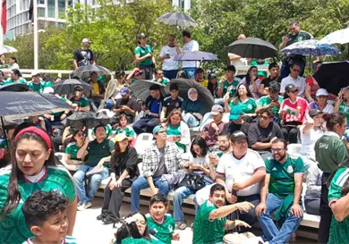 Celebran victoria de M&eacute;xico en el Jumex