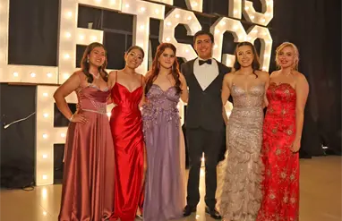 Generaci&oacute;n 45 hace su &uacute;ltimo pase de lista