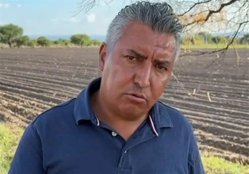 Alcalde es exhibido consumiendo alcohol Alcalde es exhibido consumiendo alcohol