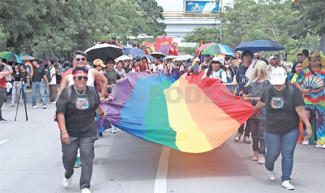 Adolescentes, jóvenes y madres y padres de familia se dieron cita a esta marcha. Samuel Meneses / CP