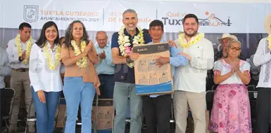 Entregan mil bombas aspersoras a campesinos