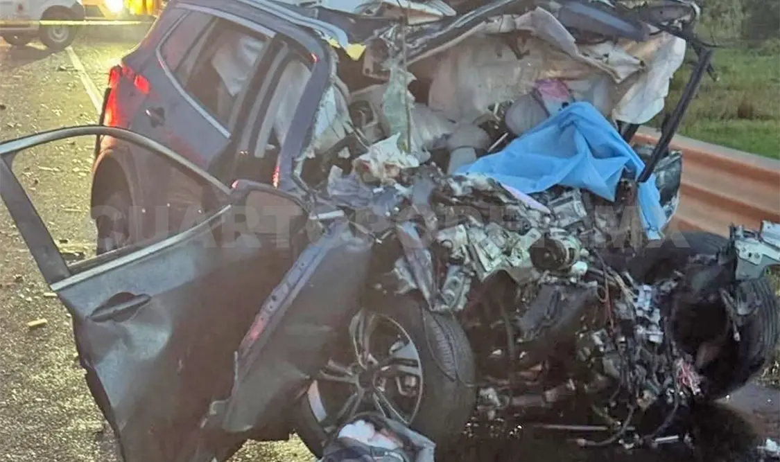 La Ford Territory quedó completamente destruida tras el impacto frontal registrado en la autopista Ocozocoautla-Las Choapas. Ulises Villalobos / CP