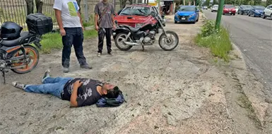 Motociclista derrapa en bulevar y se lesiona Motociclista derrapa en bulevar y se lesiona