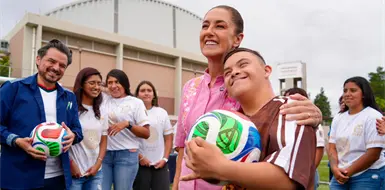 Entrega Sheinbaum canchas de futbol en San Luis Potos&iacute;