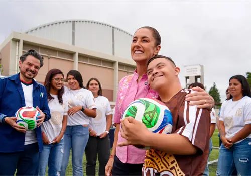 Entrega Sheinbaum canchas de futbol en San Luis Potosí Entrega Sheinbaum canchas de futbol en San Luis Potosí