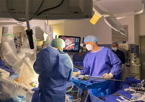 Realizan primer trasplante hepático con cirugía robótica Realizan primer trasplante hepático con cirugía robótica