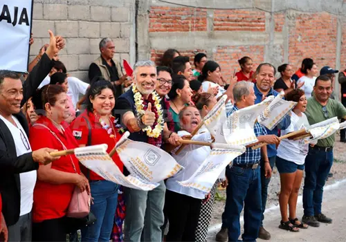 Ángel Torres cumple con calles en Las Brisas Loma Larga Ángel Torres cumple con calles en Las Brisas Loma Larga