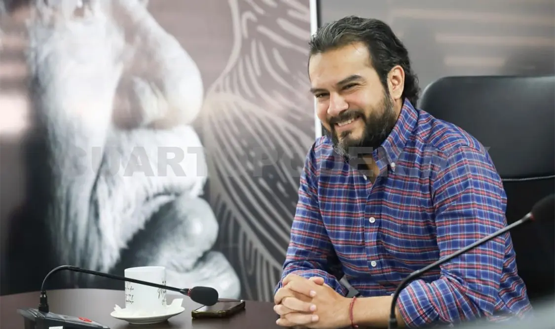 El secretario informó que la beca se llamará “Artemio López”. Cortesía