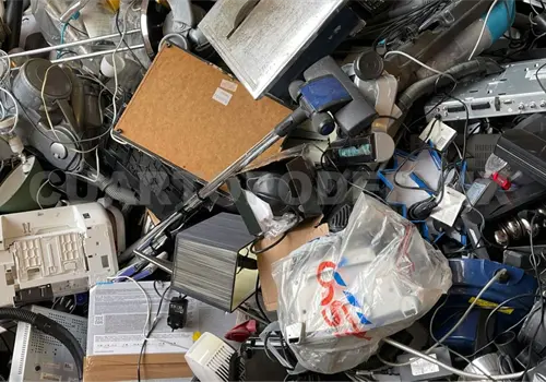 Recolectan 1.5 toneladas de basura electr&oacute;nica