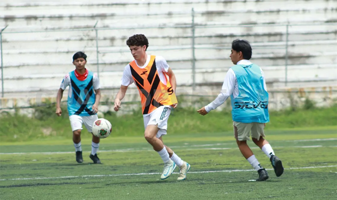 Unos 300 jóvenes participaron en la visoría realizada por Lechuzas UPGCH en el estadio Flor del Sospó. Samuel Meneses/CP