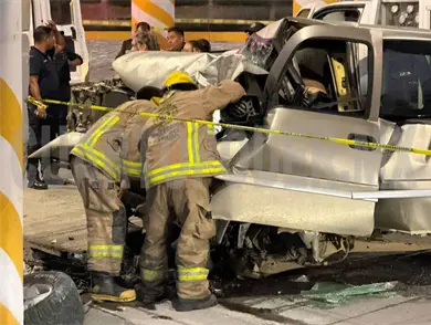 Dormita al volante y se estampa en pared&oacute;n