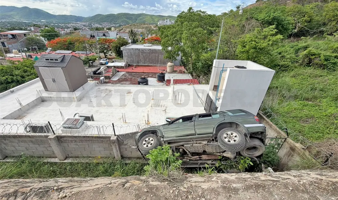 Al hacer una mala maniobra se perfiló hacia el barranco. Ulises Villalobos / CP