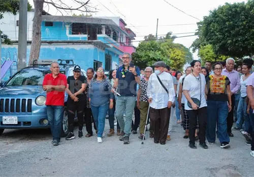 Inicia Ángel Torres pavimentación de una calle más en Tuxtla Inicia Ángel Torres pavimentación de una calle más en Tuxtla