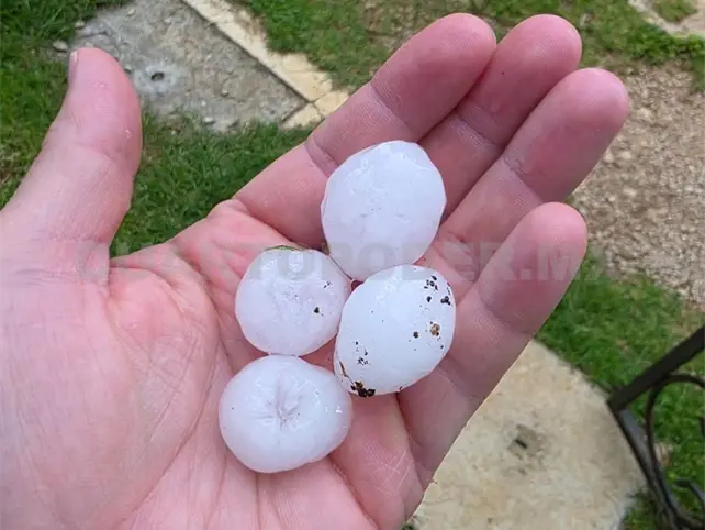 Granizada sorprende a habitantes de SCLC Granizada sorprende a habitantes de SCLC