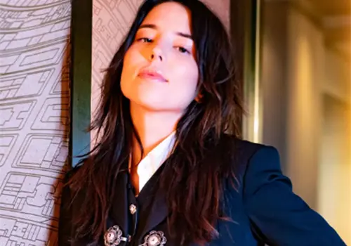 Majo Aguilar controla el bal&oacute;n