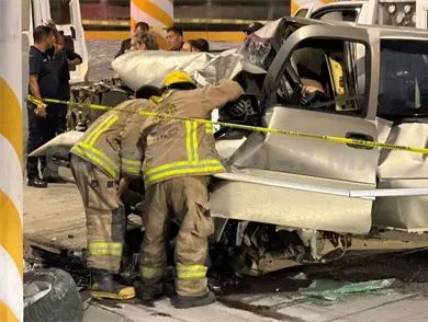 Dormita al volante y se estampa en paredón Dormita al volante y se estampa en paredón