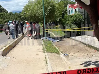 Muere estudiante en accidente de moto