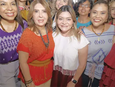 Organizan con &eacute;xito Expo Mercadito
