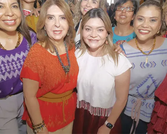 Organizan con éxito Expo Mercadito