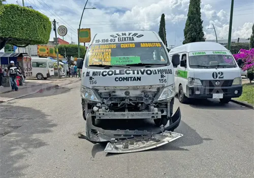 Taxi y colectivo provocan caos vial