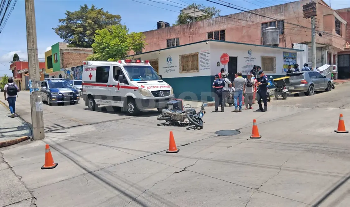 Un automovilista no respetó el derecho de paso en una avenida y provocó el accidente. Juan Orel / CP
