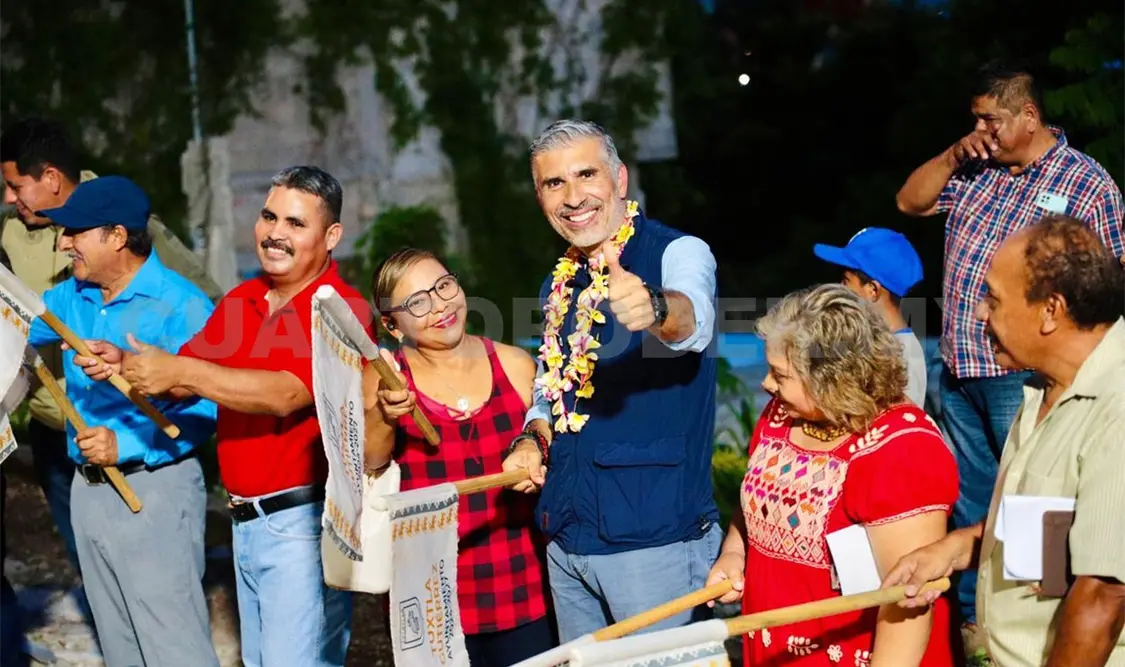 El alcalde junto a vecinos, dieron el banderazo de inicio. Cortesía