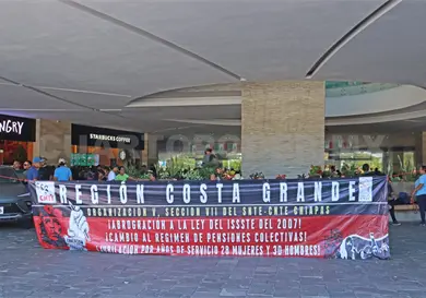 Magisterio bloquea plazas comerciales Magisterio bloquea plazas comerciales