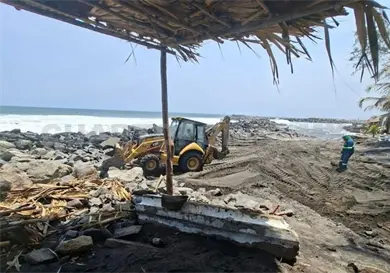Atienden zona afectada por mar de fondo Atienden zona afectada por mar de fondo