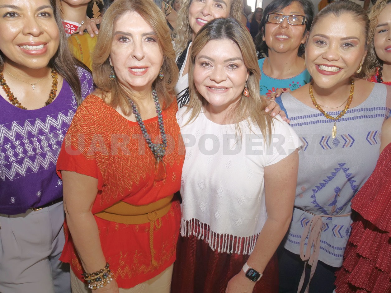 Organizan con éxito Expo Mercadito