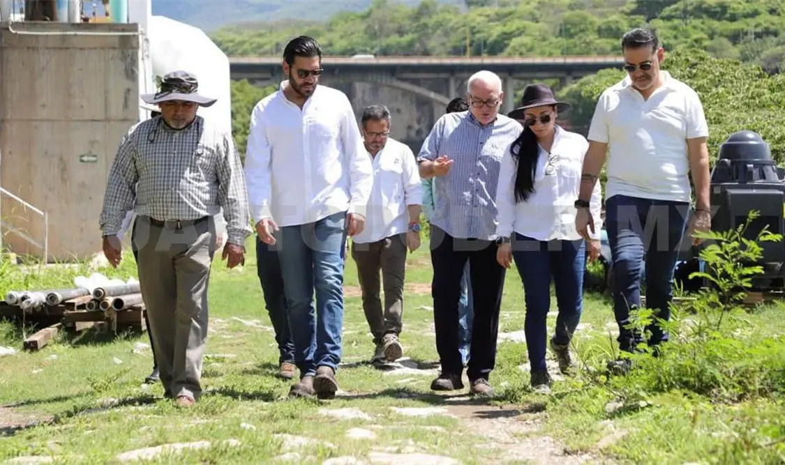 Durante el recorrido, las autoridades observaron el funcionamiento y procesos de la planta. Cortesía