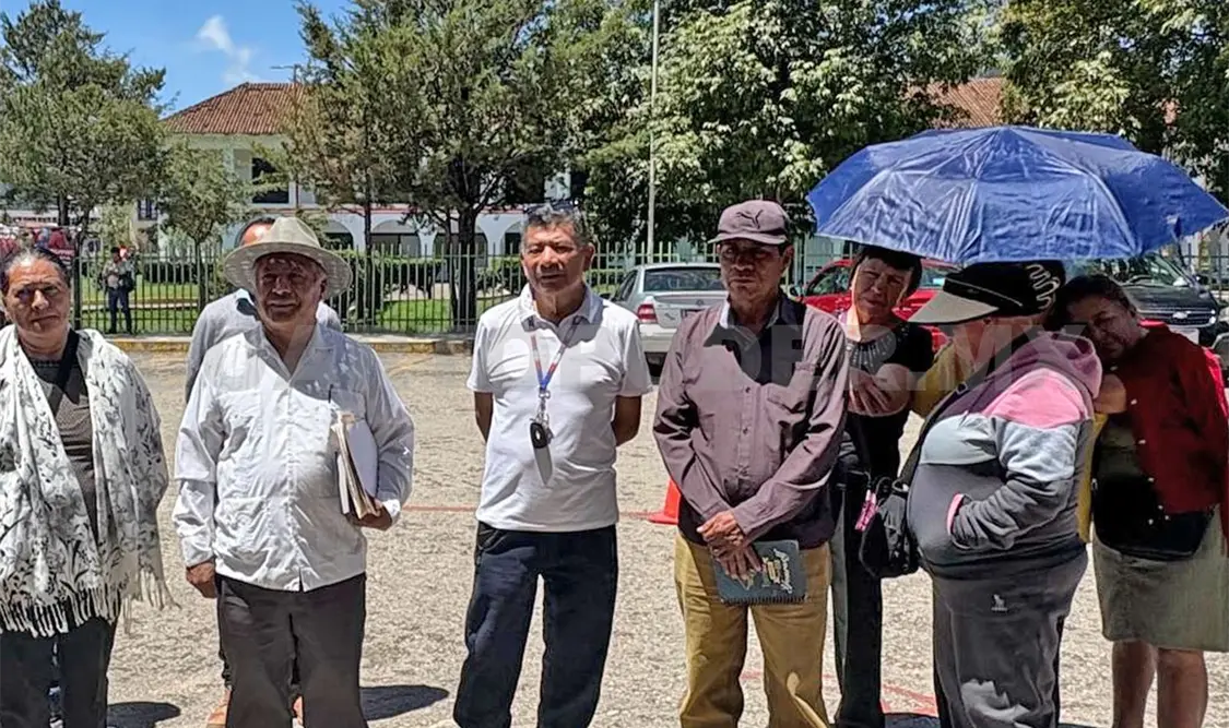 El próximo paso, dijeron, será recolectar firmas para que se empiece una investigación contra la edil. Jofiel Domínguez / CP