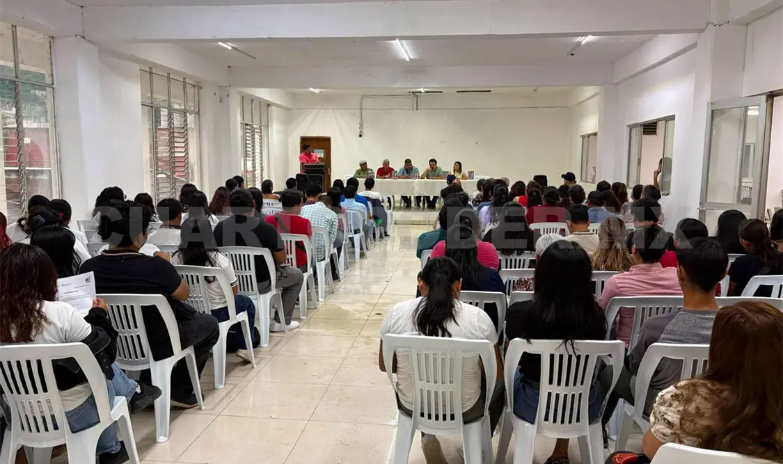 Al acto asistieron autoridades locales, invitados especiales y alumnos de diferentes escuelas. Manuel Martínez / CP