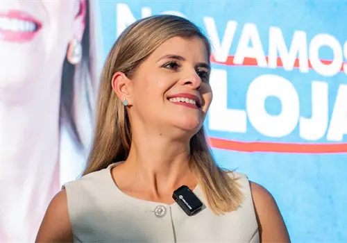 Presidenta de Costa Rica es evacuada tras una explosi&oacute;n