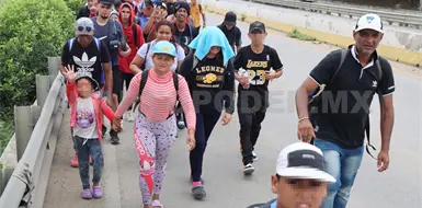 Migrantes enfrentan abandono y discriminación Migrantes enfrentan abandono y discriminación