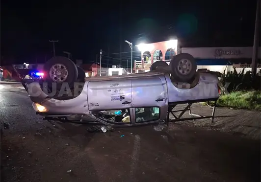 Choque de camionetas deja varios lesionados Choque de camionetas deja varios lesionados