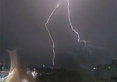 C&aacute;maras captan fuerte ca&iacute;da de rayo