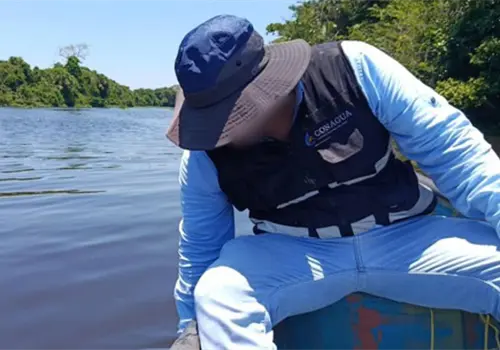 Indagan muerte de peces en el r&iacute;o Lim&oacute;n, Veracruz