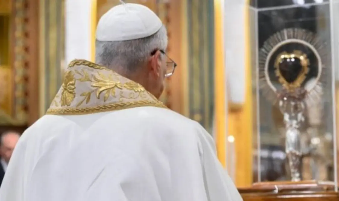 El papa oró ante la tumba de Cabrini. Cortesía