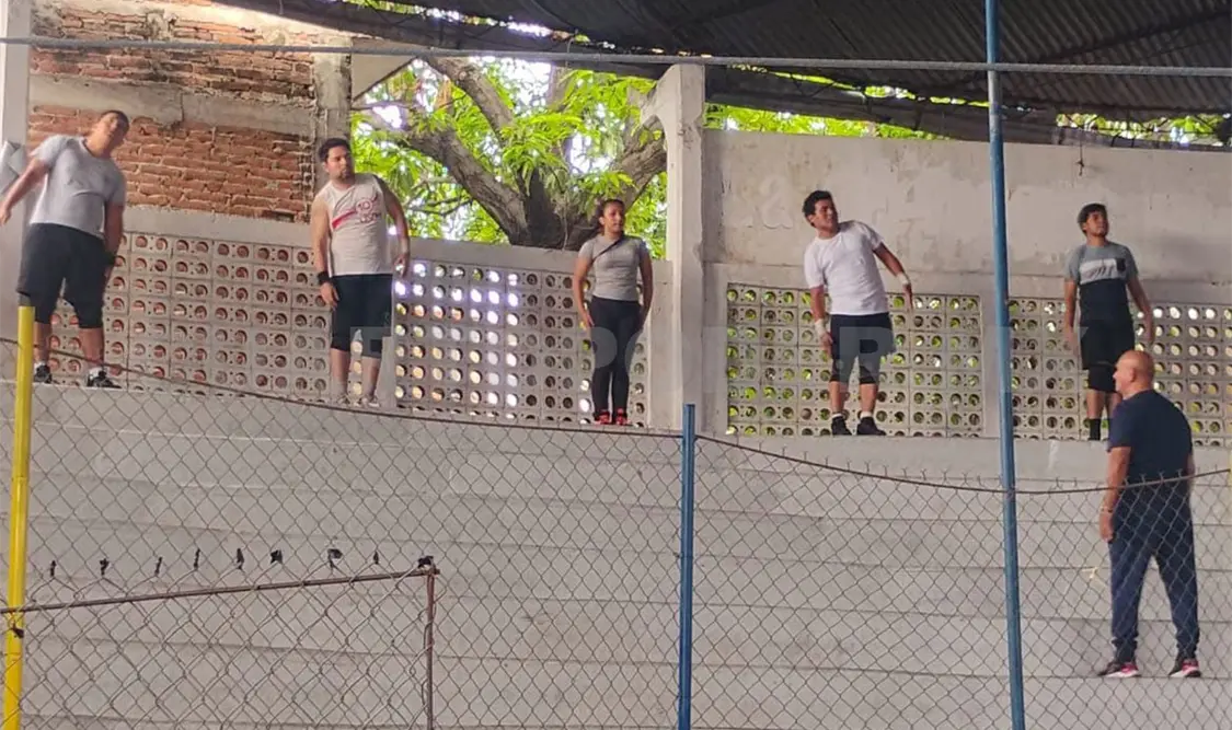 Aspirantes a luchadores profesionales participaron en el Primer Examen para Obtener la Licencia 2026, demostrando sus habilidades físicas y técnicas. Cortesía