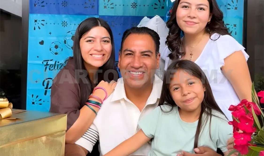 El gobernador publicó una imagen siendo festejado por sus hijas. CP